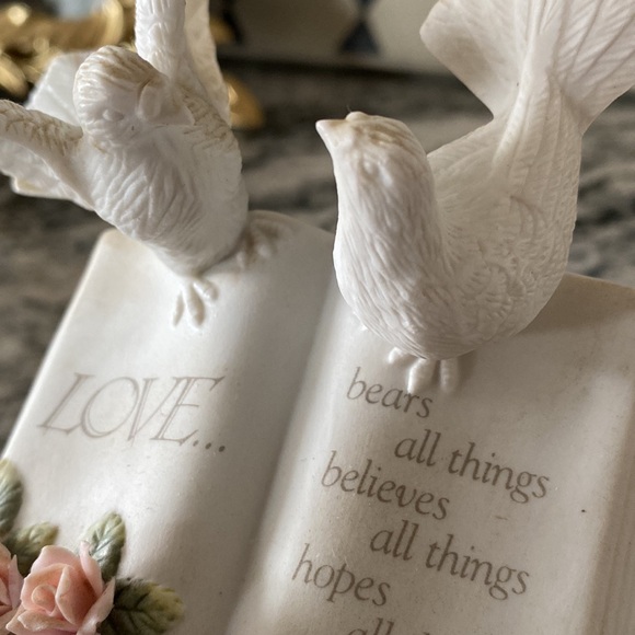 Lovebirds White Ceramic Music Box with Doves! - Picture 4 of 9